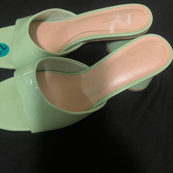 Women's Green Open-Toe Heels - Picture 3 of 4